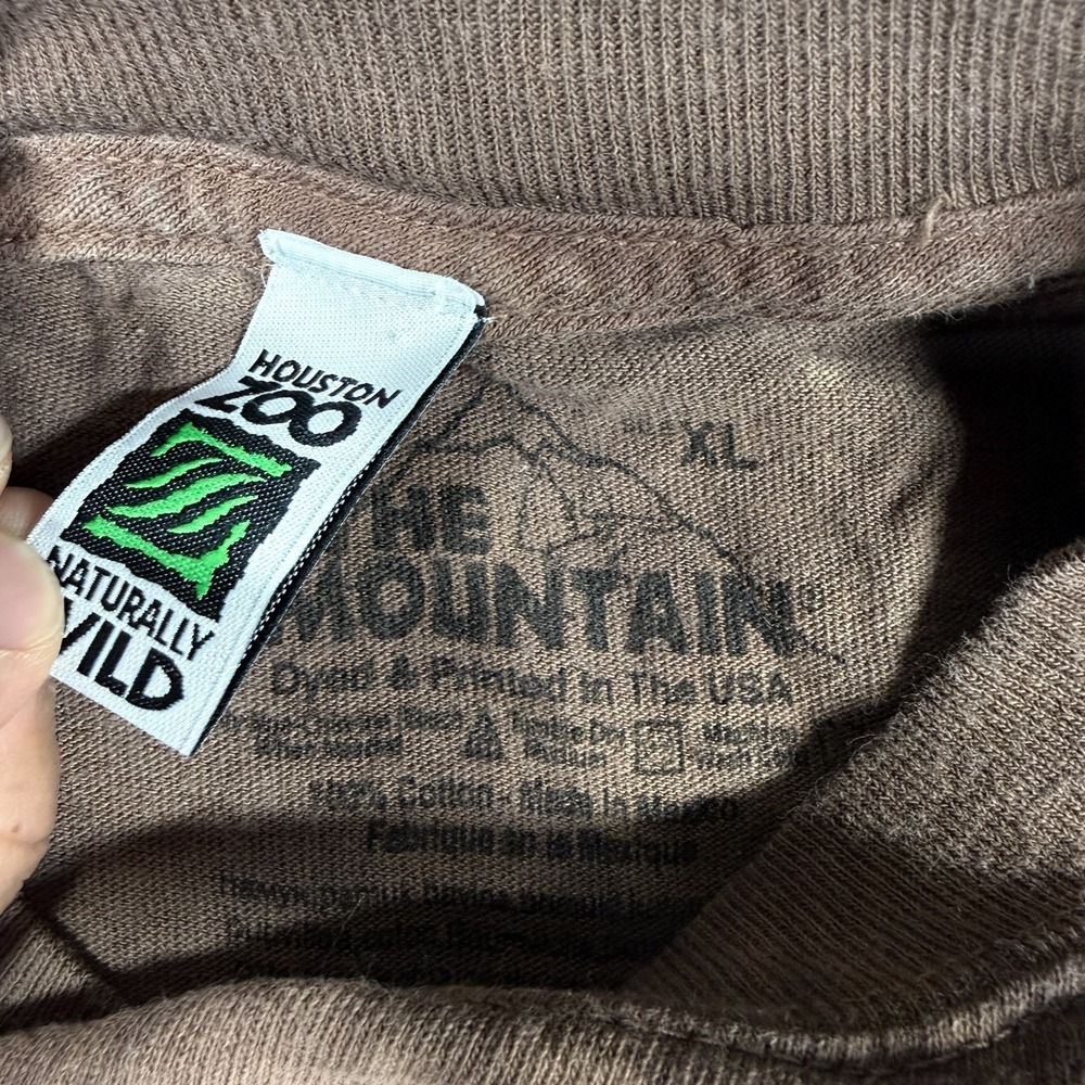 The Mountain T-Shirt Mens XL Brown Houston Zoo Giraffe Print Graphic Crewneck Te - Picture 2 of 5